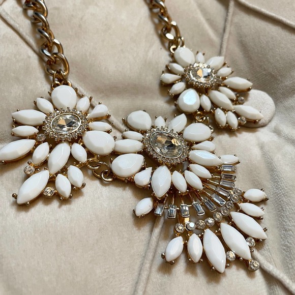 Vintage Flowers design, Gold Necklace - Picture 5 of 7